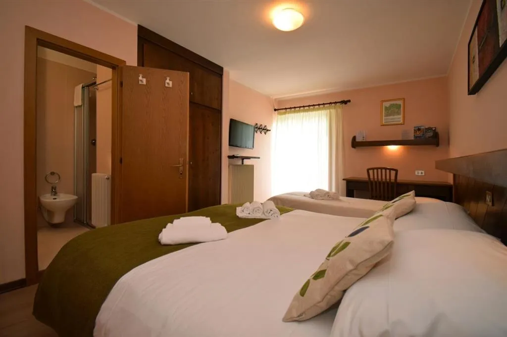 5denní zájezd s dopravou, polopenzí a skipasem v ceně – hotel Comelico