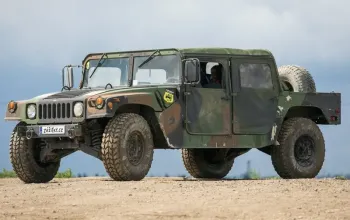 Projížďka v terénním vojenském HUMVEE