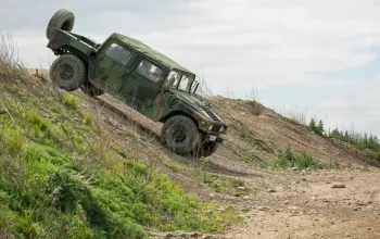 Projížďka v terénním vojenském HUMVEE