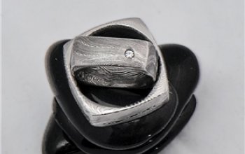 KREDUM® Hynek Kalista Pánský kovaný prsten Damasteel Kulatýčtvereček - velikost 65 - KS1021-65