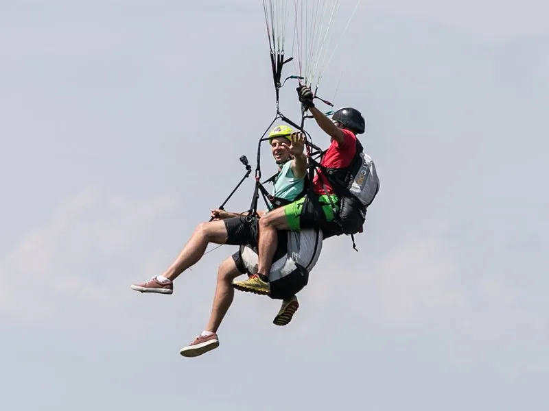 Tandemový paragliding - akrobatický let