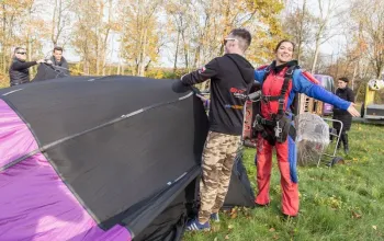 Tandemový seskok padákem z balónu